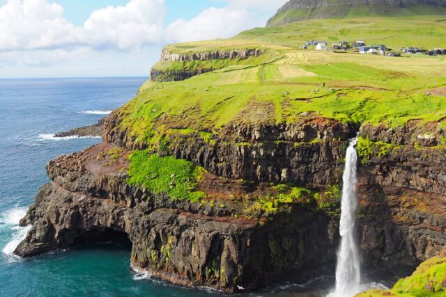 La cascata Mulafossur a Gasadalur