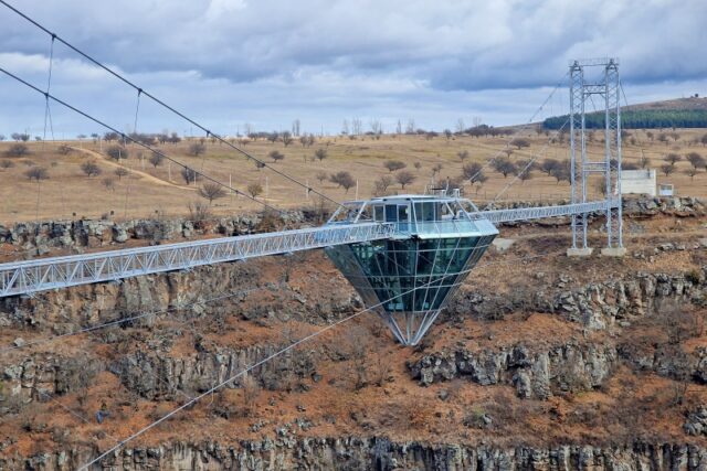 Canyon di Tsalka, il ponte di vetro con il diamante sospeso