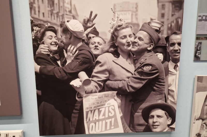 Museo dell'Olocausto di Skopje, una foto della gioia dopo la liberazione dal Nazismo