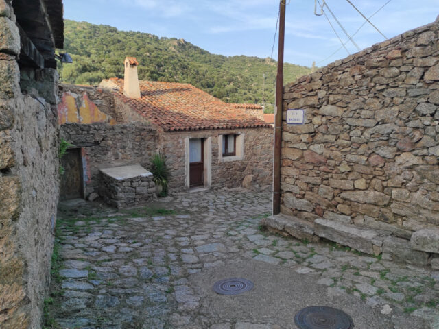 Lollove, il borgo fermo nel tempo
