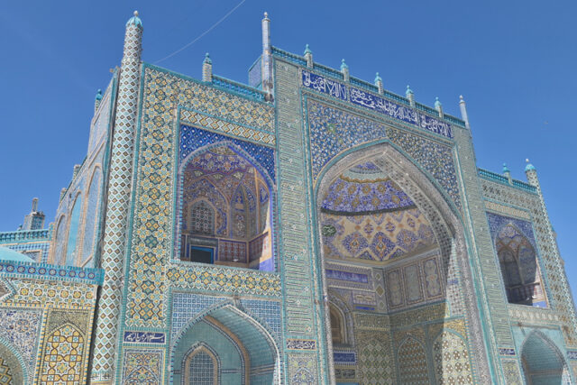 La Moschea Blu di Mazar-i Sharif: Un Simbolo di Spiritualità e Bellezza