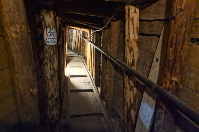 Il Tunnel della Speranza di Sarajevo: Faro di Luce durante l’Assedio
