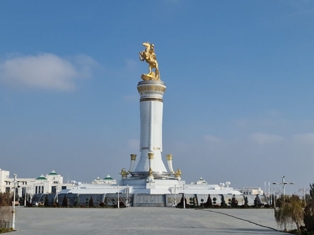 Arkadag: La Straordinaria Città Futuristica del Turkmenistan  