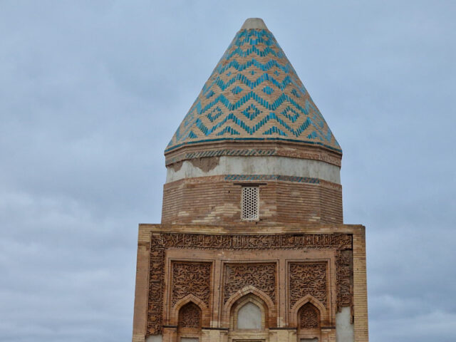 Konya Urgench: L’Antica Capitale dell’Impero Corasmio