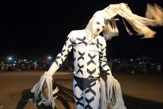 Maschere di Boudoukuy in Burkina Faso: il misterioso spettacolo delle maschere notturne